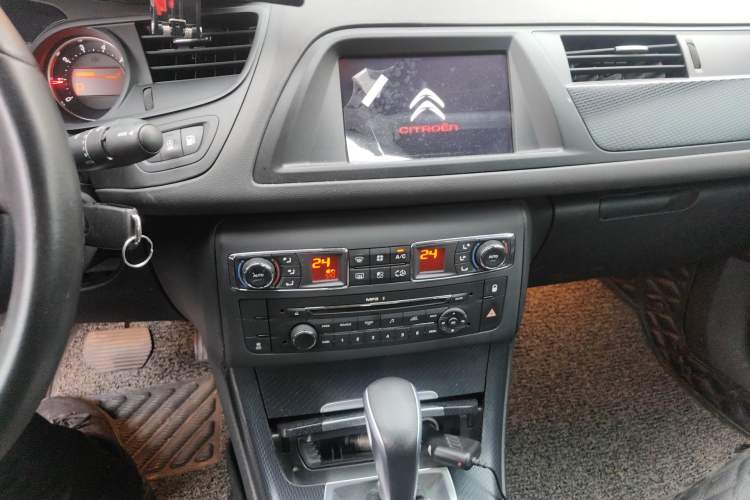 Used Citroen C5 2014 1.6T Automatic Prestige Model Audio And AC Panel