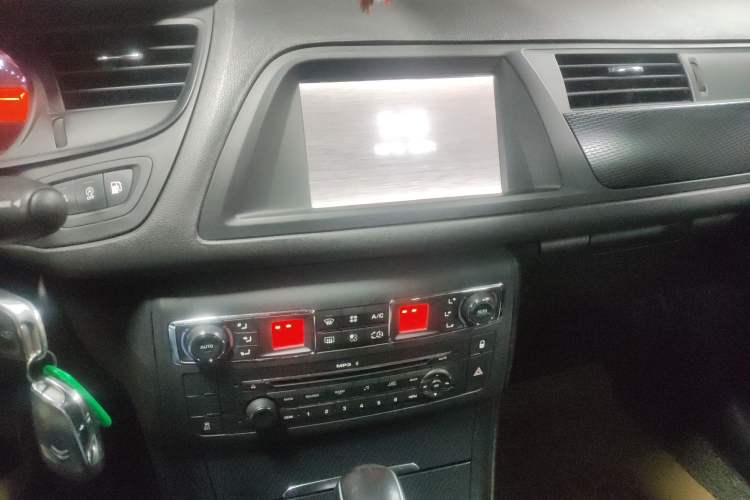 Used Citroen C5 2014 1.6T Automatic Luxury Model Audio And AC Panel