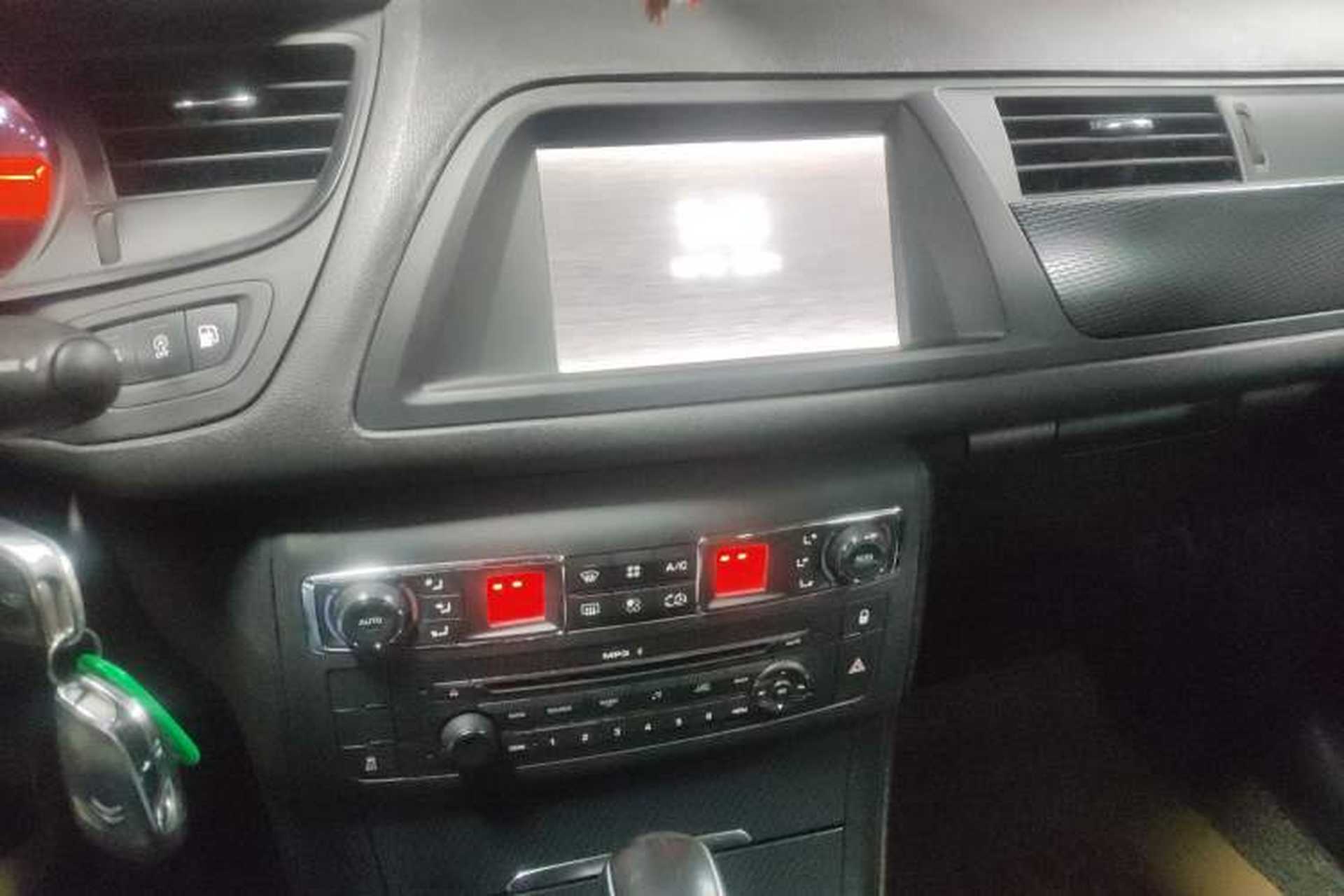 Used Citroen C5 2014 1.6T Automatic Luxury Model Audio And AC Panel
