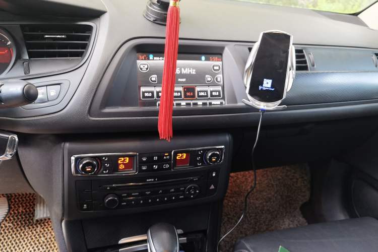 Used Citroen C5 2014 1.6T Automatic Luxury Model Audio And AC Panel
