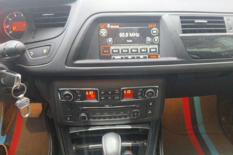 Used Citroen C5 2014 2.0L Automatic Luxury Edition Audio And AC Panel