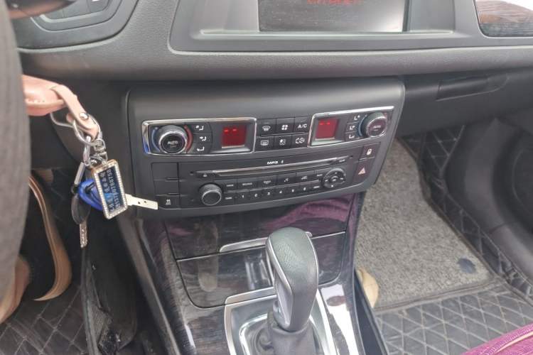 Used Citroen C5 2014 2.0L Automatic Luxury Edition Audio And AC Panel