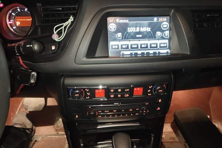 Used Citroen C5 2014 2.0L Automatic Luxury Edition Audio And AC Panel