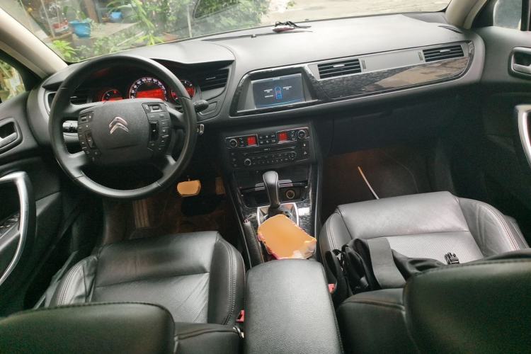 Used Citroen C5 2014 2.0L Automatic Luxury Edition Center Console
