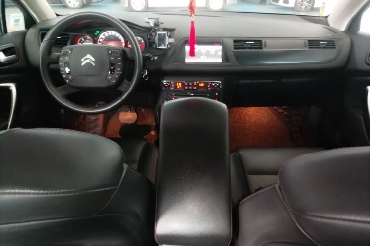 Used Citroen C5 2014 1.6T Automatic Luxury Model Center Console