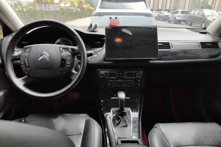 Used Citroen C5 2014 2.0L Automatic Luxury Edition Center Console