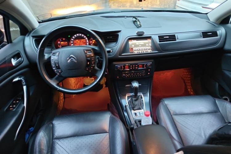 Used Citroen C5 2014 1.6T Automatic Luxury Model Center Console