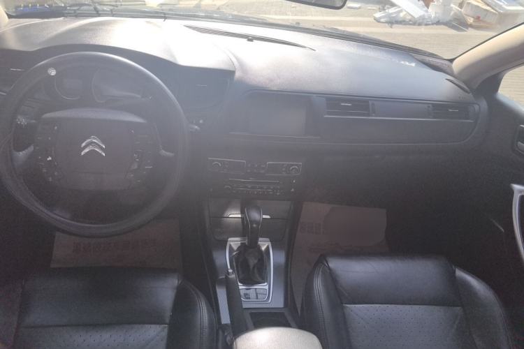 Used Citroen C5 2014 1.6T Automatic Luxury Model Center Console
