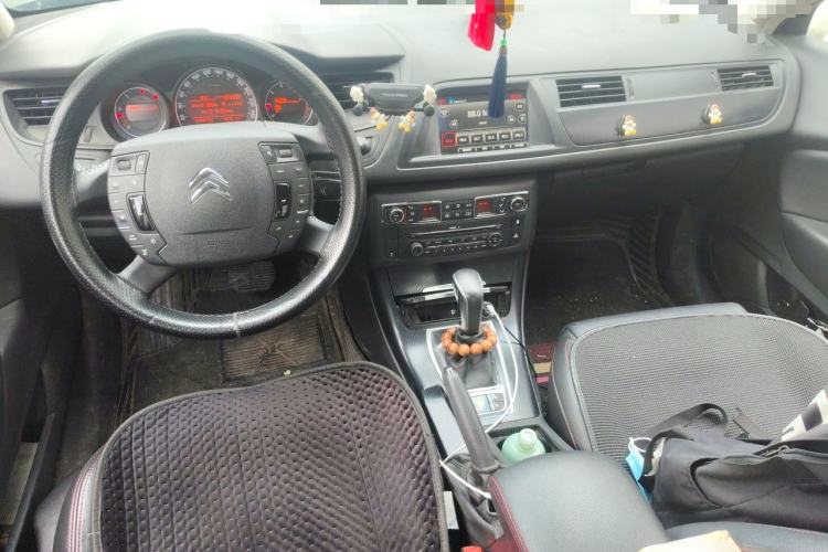 Used Citroen C5 2014 1.6T Automatic Luxury Model Center Console