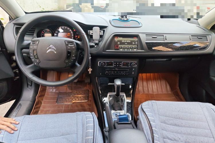 Used Citroen C5 2014 2.0L Automatic Luxury Edition Center Console