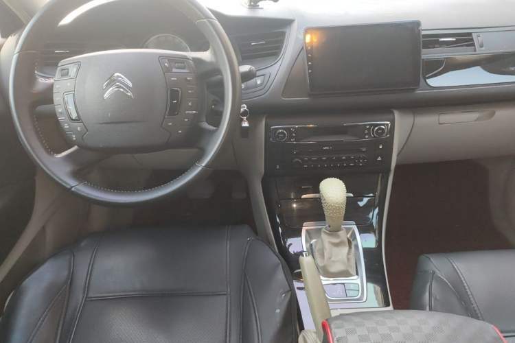 Used Citroen C5 2014 2.0L Automatic Zunyue Model Center Console