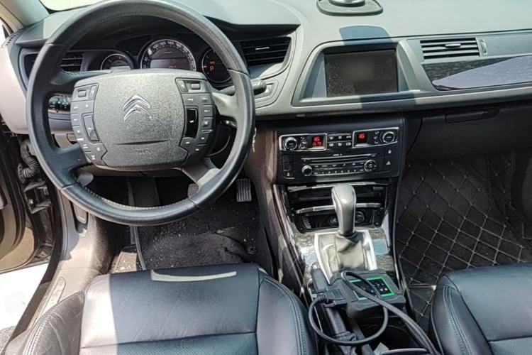 Used Citroen C5 2014 2.0L Automatic Luxury Edition Center Console