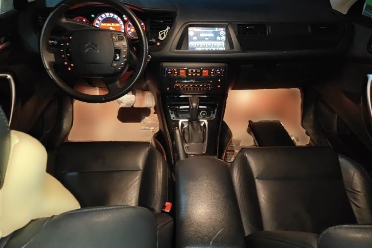 Used Citroen C5 2014 2.0L Automatic Luxury Edition Center Console