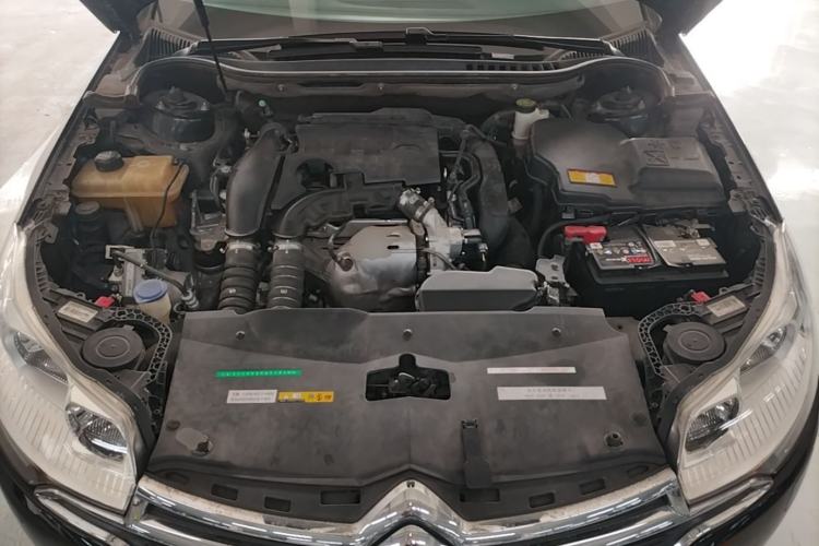 Used Citroen C5 2014 1.6T Automatic Luxury Model Engine Bay