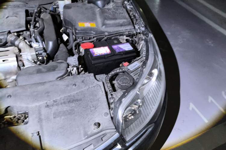 Used Citroen C5 2014 1.6T Automatic Luxury Model Engine Bay Left