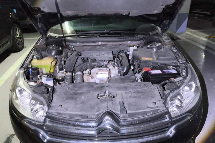 Used Citroen C5 2014 1.6T Automatic Luxury Model Engine Bay