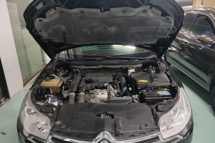 Used Citroen C5 2014 1.6T Automatic Luxury Model Engine Bay