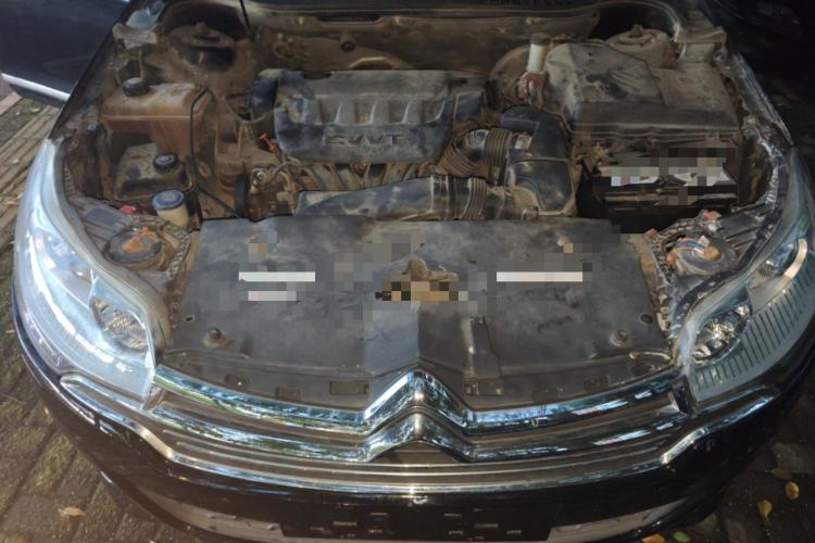 Used Citroen C5 2014 2.0L Automatic Zunyue Model Engine Bay