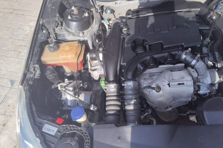 Used Citroen C5 2014 1.6T Automatic Luxury Model Engine Bay Right