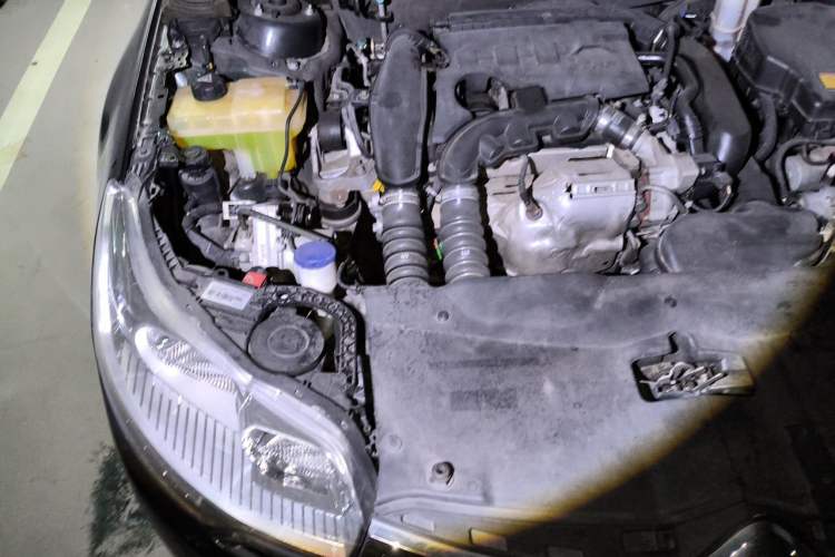 Used Citroen C5 2014 1.6T Automatic Luxury Model Engine Bay Right
