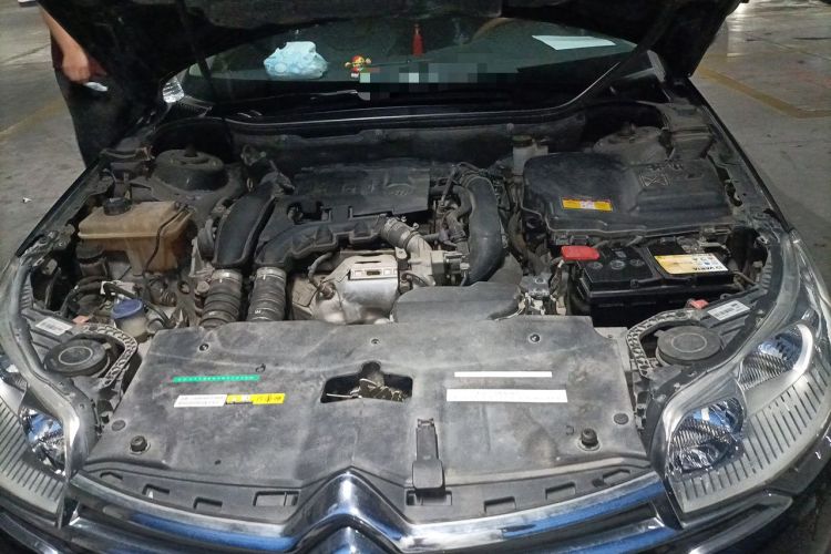 Used Citroen C5 2014 1.6T Automatic Luxury Model Engine Bay