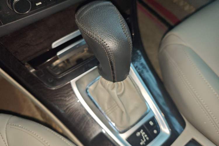 Used Citroen C5 2014 2.0L Automatic Zunyue Model Gear Lever