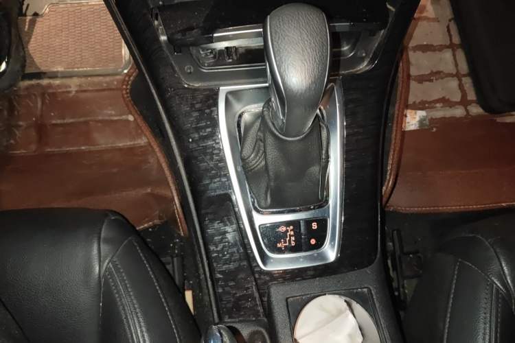 Used Citroen C5 2014 2.0L Automatic Luxury Edition Gear Lever