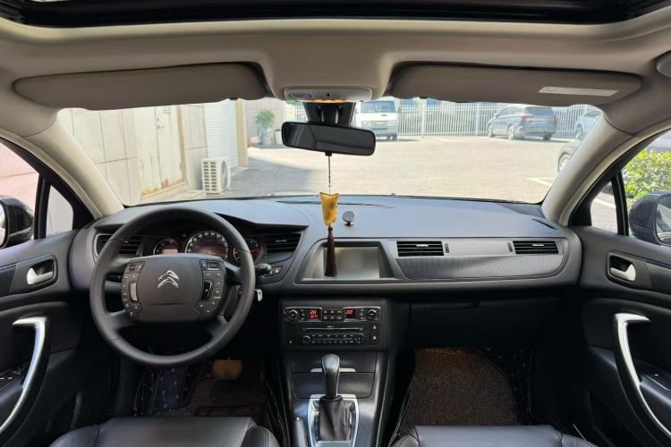 Used Citroen C5 2014 1.6T Automatic Luxury Model Interior 3