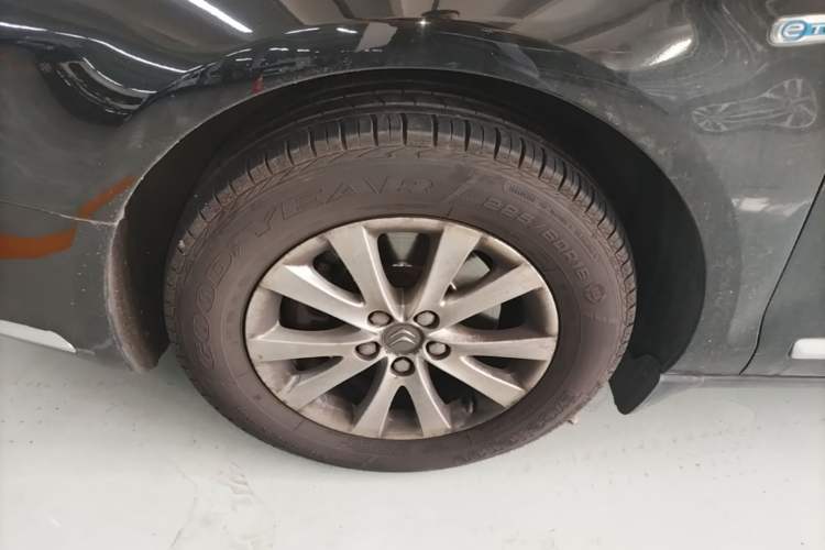 Used Citroen C5 2014 1.6T Automatic Luxury Model Left Front Wheel Hub