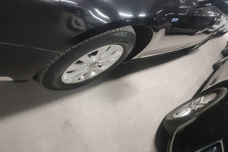 Used Citroen C5 2014 1.6T Automatic Luxury Model Left Front Wheel Hub