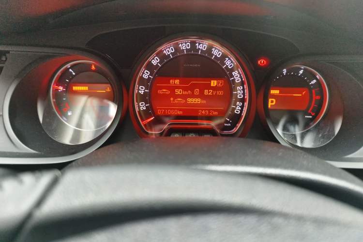 Used Citroen C5 2014 2.0L Automatic Luxury Edition Odometer Close Up