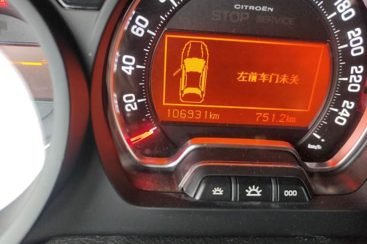 Used Citroen C5 2014 1.6T Automatic Prestige Model Odometer Close Up