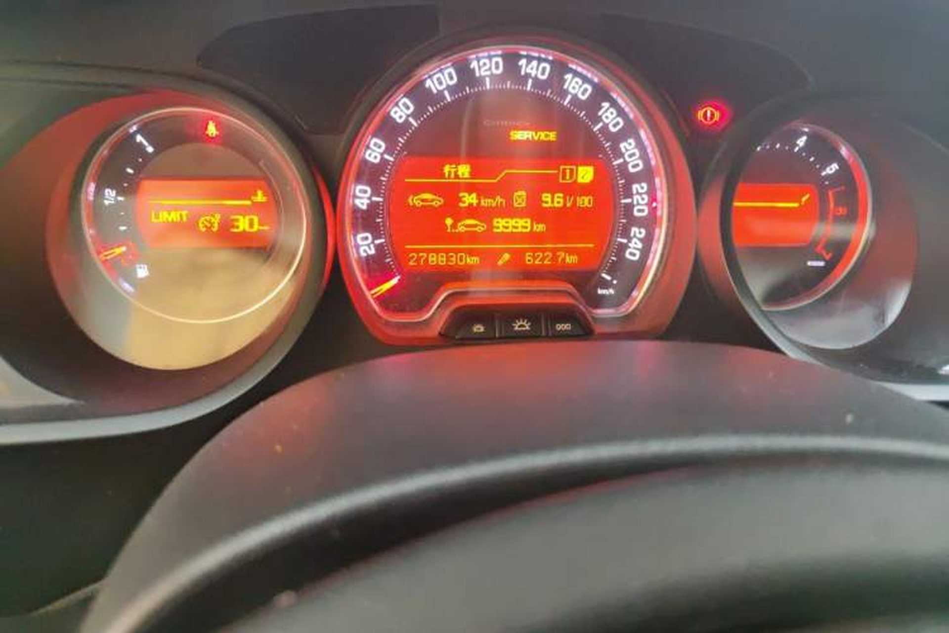 Used Citroen C5 2014 2.0L Automatic Zunyue Model Odometer Close Up