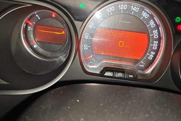Used Citroen C5 2014 2.0L Automatic Zunyue Model Odometer Close Up