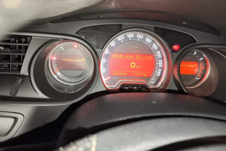 Used Citroen C5 2014 2.0L Automatic Zunyue Model Odometer Close Up