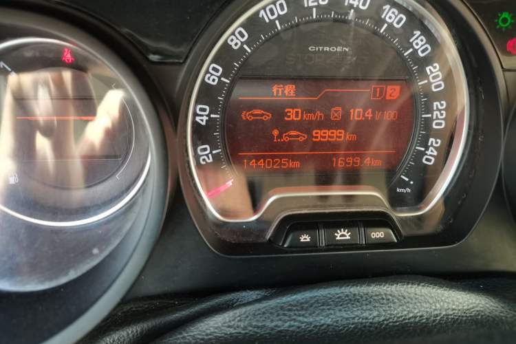 Used Citroen C5 2014 2.0L Automatic Zunyue Model Odometer Close Up