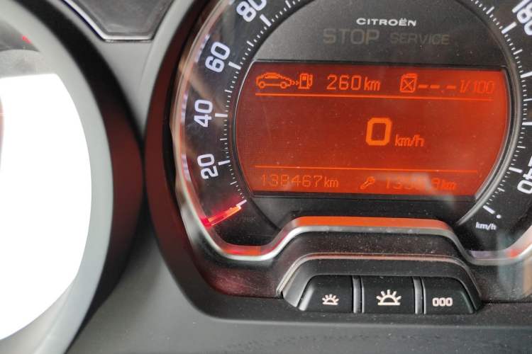 Used Citroen C5 2014 2.0L Automatic Luxury Edition Odometer Close Up