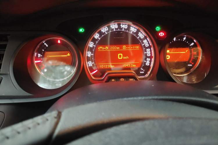 Used Citroen C5 2014 2.0L Automatic Luxury Edition Odometer Close Up
