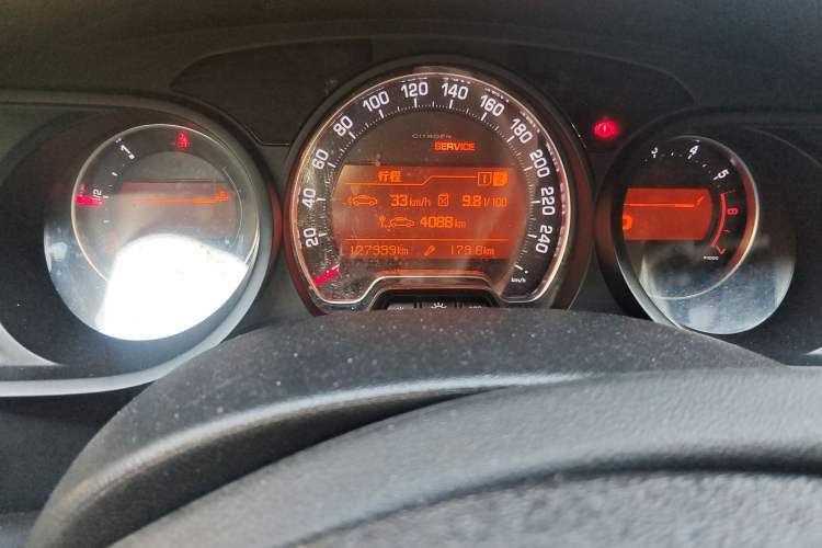 Used Citroen C5 2014 2.0L Automatic Zunyue Model Odometer Close Up