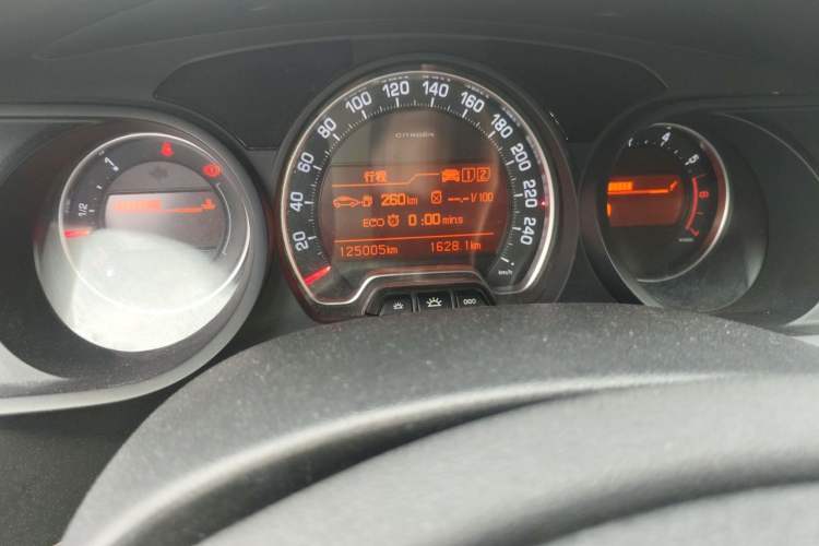 Used Citroen C5 2014 1.6T Automatic Luxury Model Odometer Close Up