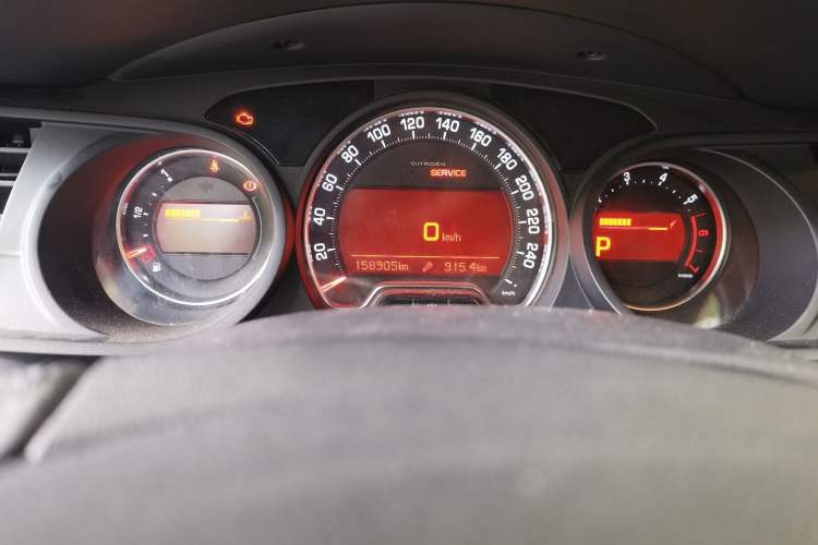 Used Citroen C5 2014 1.6T Automatic Luxury Model Odometer Close Up