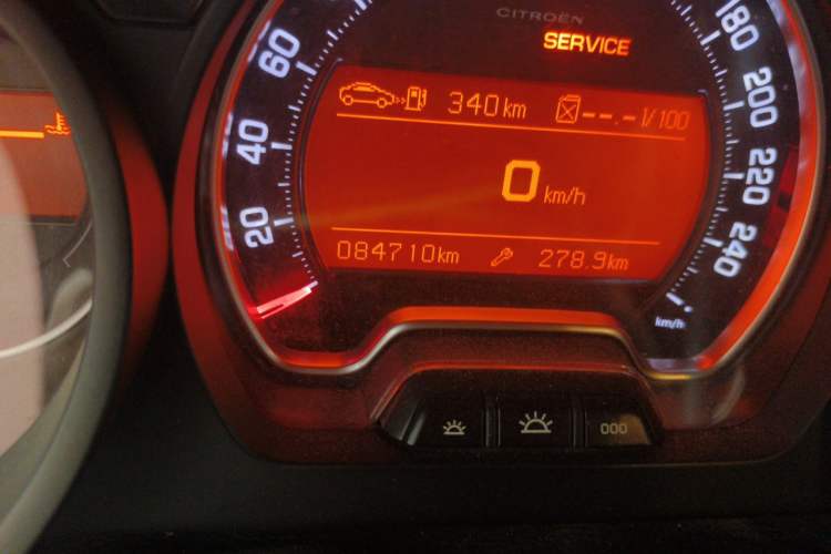 Used Citroen C5 2014 2.0L Automatic Luxury Edition Odometer Close Up