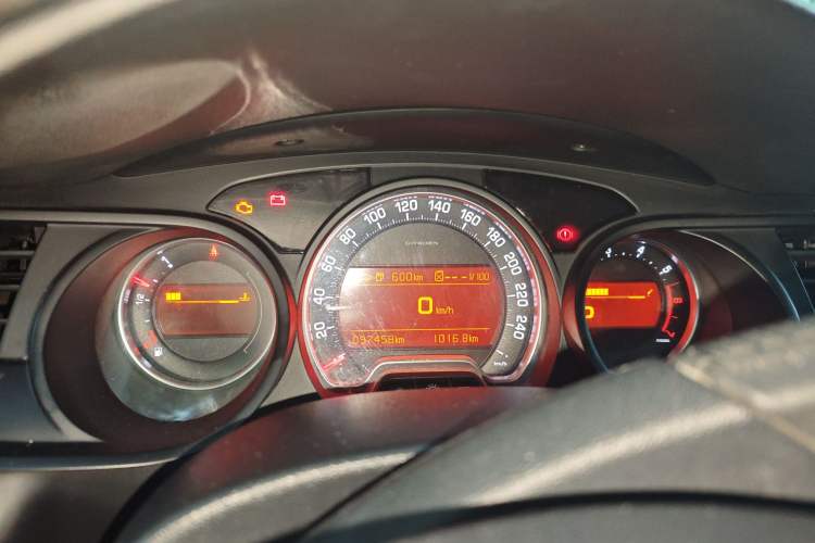 Used Citroen C5 2014 2.0L Automatic Zunyue Model Odometer Close Up