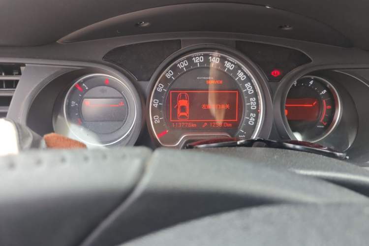 Used Citroen C5 2014 2.0L Automatic Luxury Edition Odometer Close Up