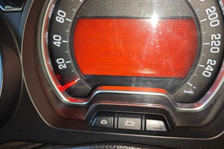 Used Citroen C5 2014 1.6T Automatic Luxury Model Odometer Close Up