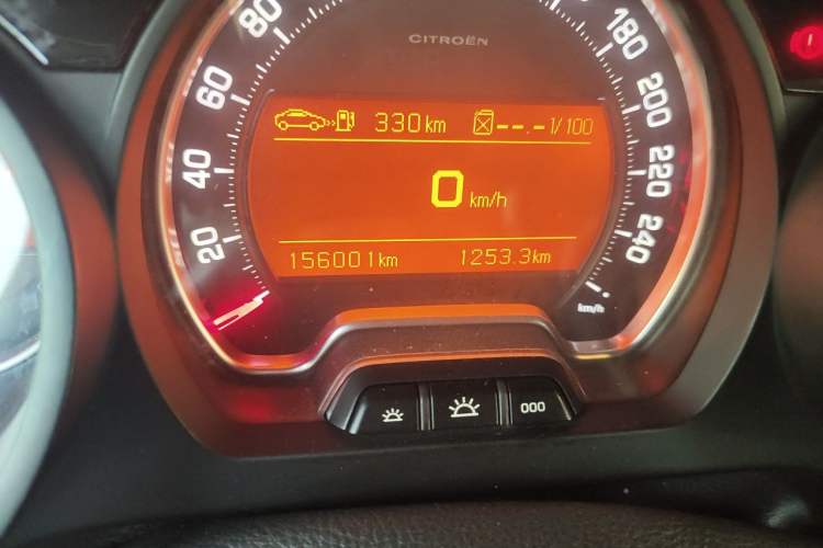 Used Citroen C5 2014 2.0L Automatic Zunyue Model Odometer Close Up