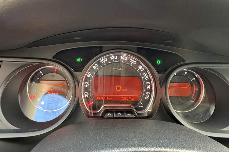 Used Citroen C5 2014 1.6T Automatic Luxury Model Odometer Close Up