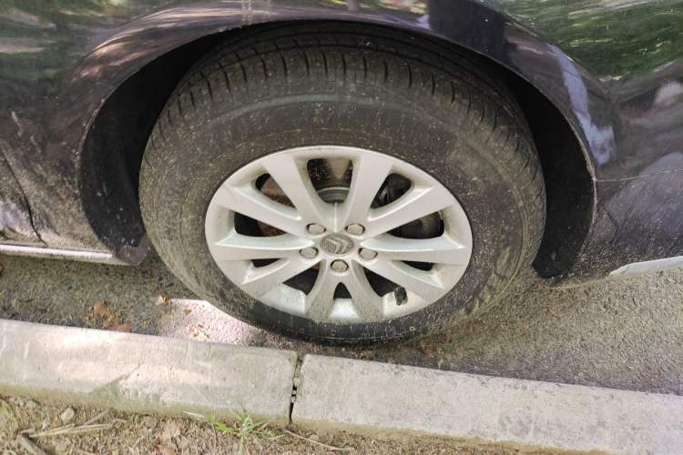 Used Citroen C5 2014 1.6T Automatic Luxury Model Right Front Wheel Hub
