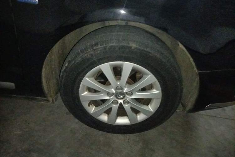 Used Citroen C5 2014 1.6T Automatic Luxury Model Right Front Wheel Hub