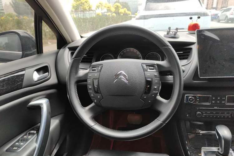 Used Citroen C5 2014 2.0L Automatic Luxury Edition Steering Wheel
